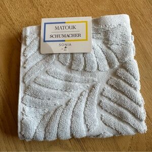 Matouk Schumacher Sonia Cloud Blue Wash Cloth